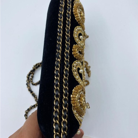 CHANEL RARE CLUTCH - Picture 7 of 10